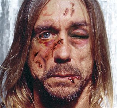 Zmuený Iggy Pop v kampani Amnesty International proti muení pi výsleích.