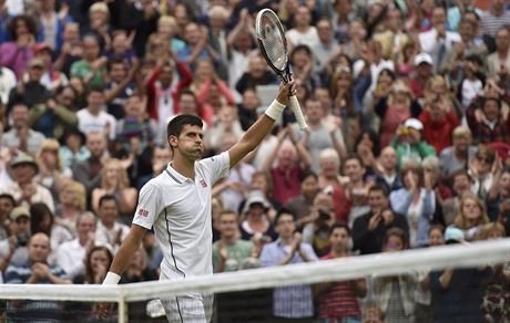 UFFF! Novak Djokovi po vhe nad Radkem tpnkem vydechl levou.