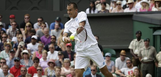 eský tenista Luká Rosol se znovu ocitl na tráv wimbledonského centrálního...