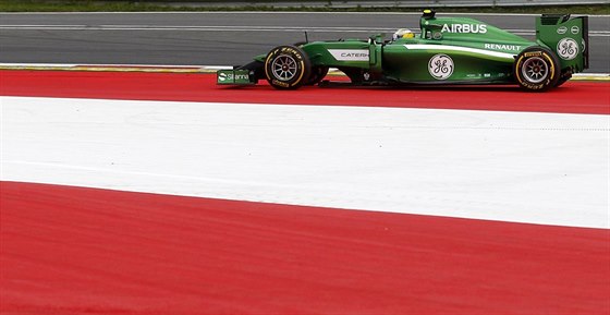 Marcus Ericsson ze stáje Caterham bhem kvalifikace na VC Rakosuka.