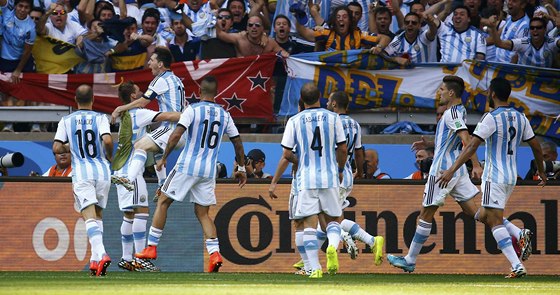 SPASITEL. Fotbalisty Argentiny zachránil v utkání s Íránem v nastaveném čase