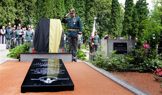 Slavnostní odhalení pamtní desky na zrekonstruovaném hrob Leopolda Lojky,