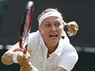 Petra Kvitová se opela do úderu v druhém kole Wimbledonu, kde suverénn...