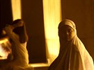 Mladá dívka se úastní modliteb bhem zaátku ramadánu v meit Istiqlal v...