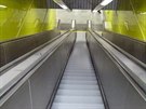 Eskal�tory vedouc� ze vstupu do stanice metra N�rodn� t��da z prostoru Sp�len�...