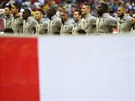 Francouztí fotbalisté ped zápasem se výcarskem svorn zpívají hymnu