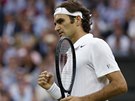 HLADKÝ PRBH. Roger Federer porazil Santiaga Giralda ve tech setech.