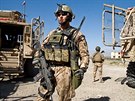 Velitel ety Martin K. bhem patroly v okolí základny v afghánském Bagrámu