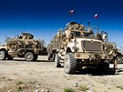 Obrnn vozidla MRAP eskch vojk bhem patroly v okol Bagrmu v Afghnistnu
