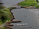 Mstek spojující ostrvek Muckle Roe s ostrovem Shetland. Poprvé se mstek...
