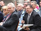 Prezident Milo Zeman a éf hradního protokolu Jindich Forejt pi slavnostním...