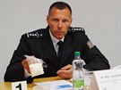 Moravskoslezský policejní éf Tomá Kuel ukazuje ást zabaveného pervitinu. V...