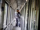 Pardubití celníci kontrolují zavazadla cestujícím v rychlíku Slovenská strela