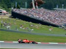 PED TRIBUNOU. Kimi Räikkönen s vozem Ferrari pi Velké cen Rakouska formule 1.