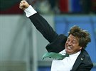 Trenér mexických fotbalist Miguel Herrera slaví gól proti Chorvatsku.