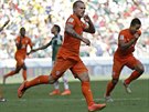 Nizozemský záloník Wesley Sneijder slaví gól, kterým v závru osmifinále proti...
