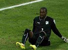 ZMAR. Boubacar Barry, branká fotbalist Pobeí slonoviny, sedí rezignovan na...