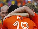 Nizozemtí fotbalisté se radují ze vsteleného gólu.