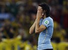 Uruguayský útoník Edinson Cavani poté, co jeho tým dostal v osmifinále...