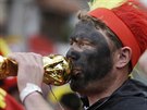 HONBA ZA TITULEM? Belgický fanouek líbá zmeneninu soky pro vítze...