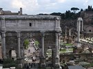 Kdy lovk poprvé vstoupí na Forum Romanum, je pekvapen, jak málo toho...