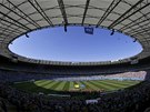 NÁSTUP. Fotbalisté Argentiny a Íránu ped vzáemným duelem na stadionu v Belo