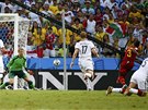 OBRAT SKÓRE. Ghanský záloník Asamoah Gyan stílí v duelu s Nmeckem gól na 2:1.