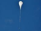 Modulu LDSD vynáí do vyích vrstev atmosféry speciální balon naplnný heliem.
