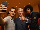 Belgický král Philippe si udlal selfie s fotbalisty Adnanem Januzajem a...