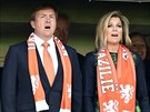 Nizozemský král Willém-Alexander a královna Máxima zpívají národní hymnu ped...