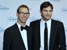 Ashton Kutcher a jeho dvoje Michael (St. Paul, 28. ervence 2013)