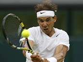 Rafael Nadal v zpase proti Michailu Kukukinovi.