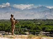 Čeští vojáci na patrole v okolí základny v afghánském Bagrámu