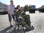 Lukáš Hirka s otcem na Zámeckém náměstí ve Frýdku-Místku. (19. června 2014)