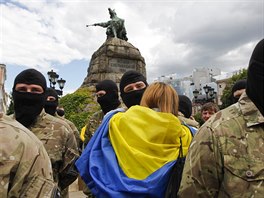 Stoupenci batalionu Azov se chystaj na dal misi na vchod Ukrajiny. 