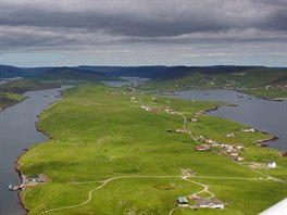 Západní pobeí hlavního ostrova Shetland zvaného Mainland.