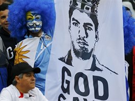 Bh ochrauj krle. Uruguayt fanouci vyvsili transparent, kter byl parodi...