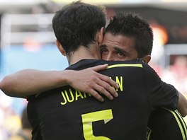 OSLAVA. David Villa (vpravo) slav gl na 1:0 s Juanfranem.