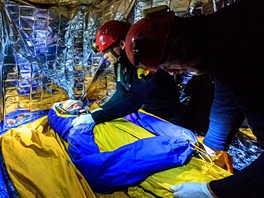 Speleologie, jeskyái, zranní, záchrana, úraz, cviení.