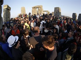 Oslavy slunovratu u Stonehenge (Spojené království, 21. ervna 2014).