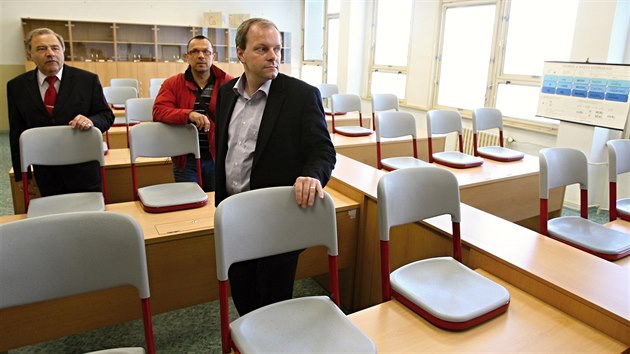 Ministr školství Marcel Chládek na návštěvě v základní škole na děčínském sídlišti Boletice