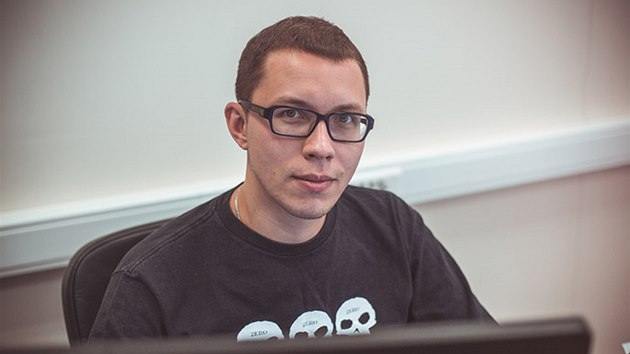 Alexander Trifonov, f PR ve spolenosti Gaijin. Tedy u autor War Thunder.