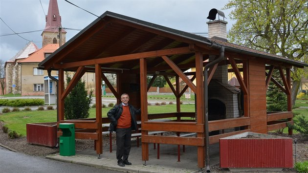 Kostelec na Tachovsku se v poslednch letech rozrst, na snmku starosta obce Frantiek Trhlk.