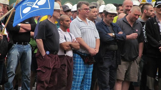 Dv stovky dlnk z kladensk Poldi protestovaly proti zpodnm mzdm (26.6.2014)