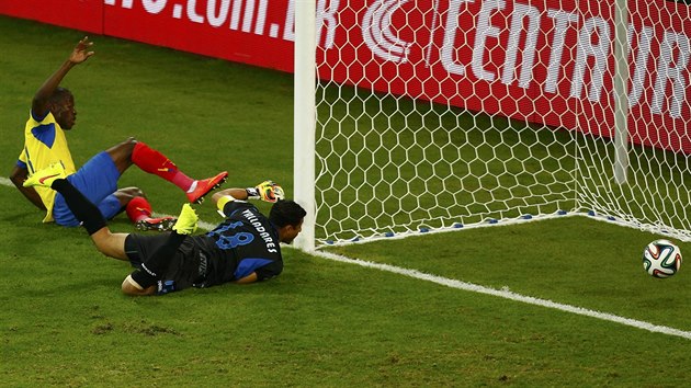 Enner Valencia se raduje z vyorvnvacho glu na 1:1 proti Hondurasu