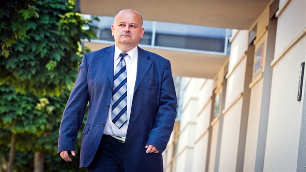 �editel východo�eského inspektorátu �OI Ji�í P�kný rozklí�oval podvodné výpo�ty...