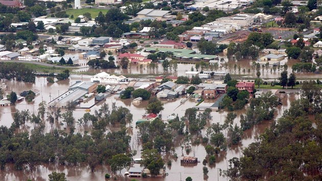 Zaplavené město Chinchilla v australském státě Queensland na leteckém snímku (29. prosince 2010)