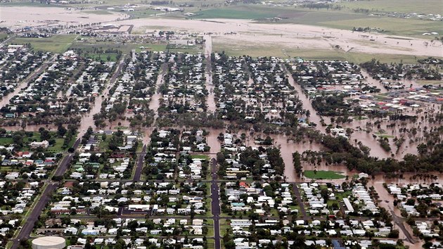 Zaplavené město Dalby v australském státě Queensland na leteckém snímku (29. prosince 2010)