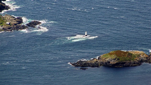 Maják oznaující mlinu mezi ostrvkem Calf of Man a hlavním ostrovem Isle of...