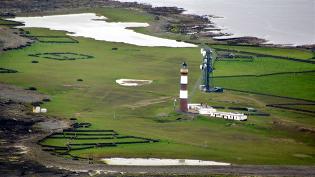 Maják na nejzápadnějším výběžku Orknejských ostrovů – North Ronaldsay.